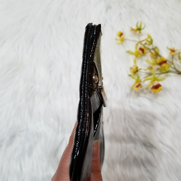EXPRESS Black Patent Leather Wristlet, Zipper Closure. - Picture 8 of 16
